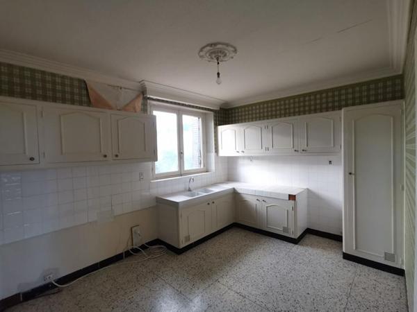 Maison Ales 14 pièce(s) 174 m2   900 M2 DE TERRAIN dans une impasse