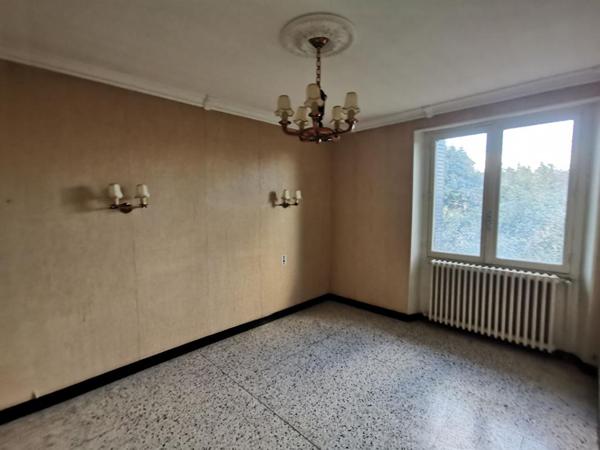 Maison Ales 14 pièce(s) 174 m2   900 M2 DE TERRAIN dans une impasse