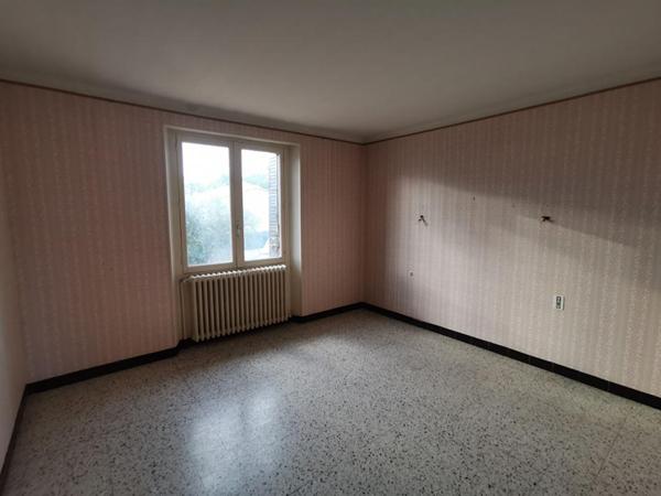 Maison Ales 14 pièce(s) 174 m2   900 M2 DE TERRAIN dans une impasse