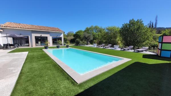 Propriété contemporaine  de 360 m² Maison, annexe, Bureau-Atelier sur 3500m²