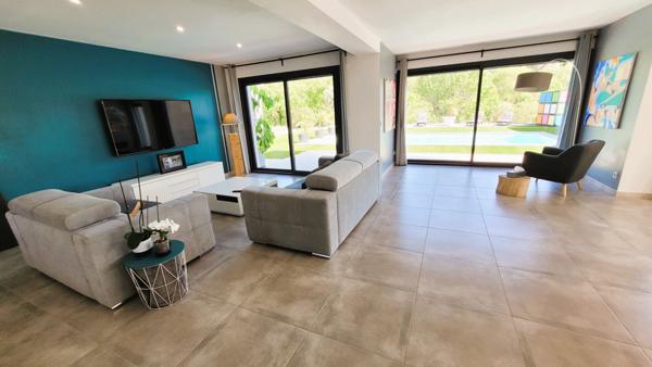 Propriété contemporaine  de 360 m² Maison, annexe, Bureau-Atelier sur 3500m²