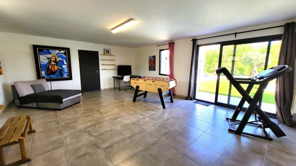 Propriété contemporaine  de 360 m² Maison, annexe, Bureau-Atelier sur 3500m²