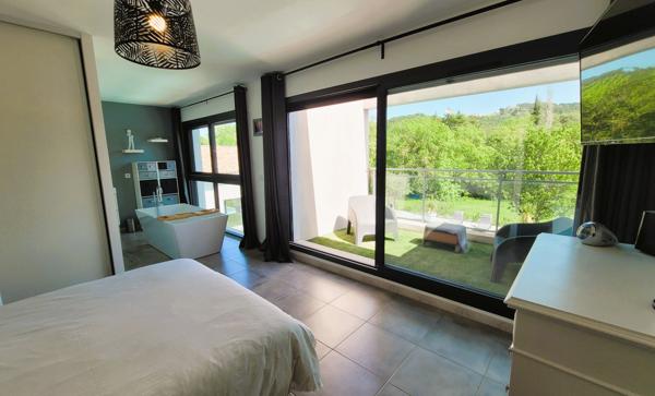 Propriété contemporaine  de 360 m² Maison, annexe, Bureau-Atelier sur 3500m²