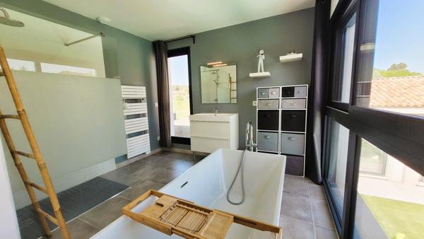 Propriété contemporaine  de 360 m² Maison, annexe, Bureau-Atelier sur 3500m²