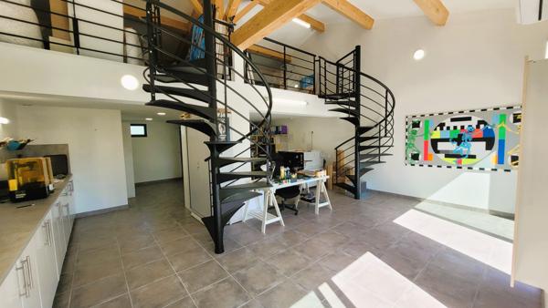 Propriété contemporaine  de 360 m² Maison, annexe, Bureau-Atelier sur 3500m²