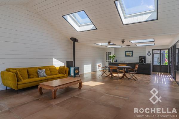 Contemporaine de 2018, 147m2 habitables, ossature bois, proche centre et plages.