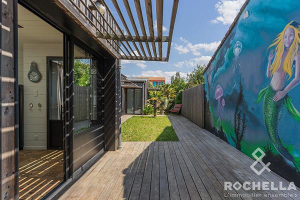 Contemporaine de 2018, 147m2 habitables, ossature bois, proche centre et plages.