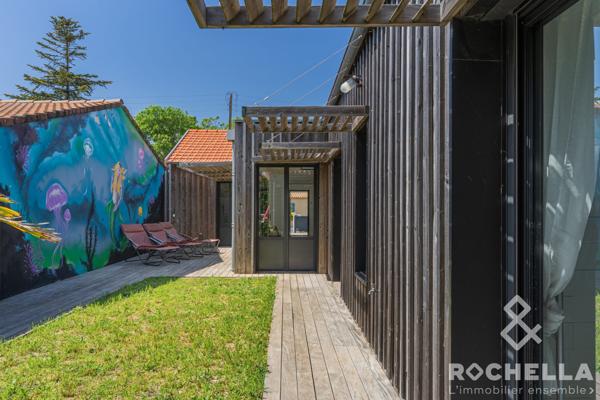 Contemporaine de 2018, 147m2 habitables, ossature bois, proche centre et plages.