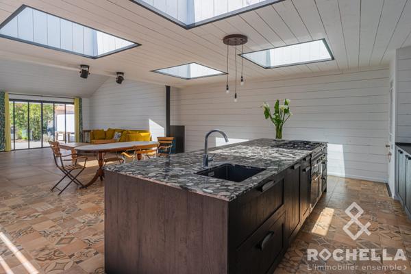 Contemporaine de 2018, 147m2 habitables, ossature bois, proche centre et plages.