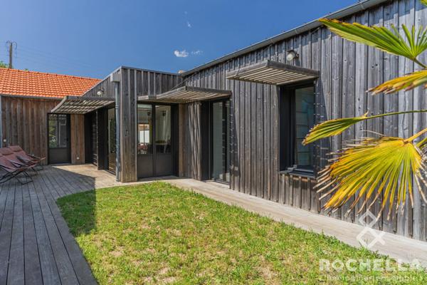 Contemporaine de 2018, 147m2 habitables, ossature bois, proche centre et plages.