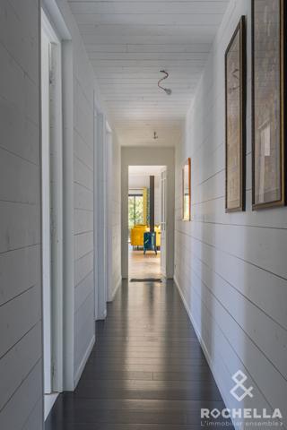 Contemporaine de 2018, 147m2 habitables, ossature bois, proche centre et plages.