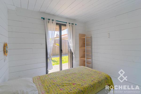 Contemporaine de 2018, 147m2 habitables, ossature bois, proche centre et plages.