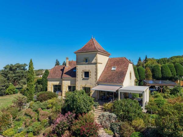Maison contemporaine - Gourdon Secteur Gourdon - Ravissante et spacieuse Demeure Contemporaine avec pigeonnier sur 4807 m² arborés avec piscine et belle vue