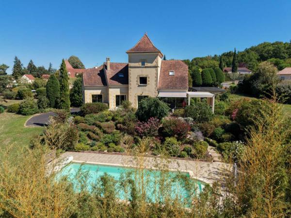 Maison contemporaine - Gourdon Secteur Gourdon - Ravissante et spacieuse Demeure Contemporaine avec pigeonnier sur 4807 m² arborés avec piscine et belle vue