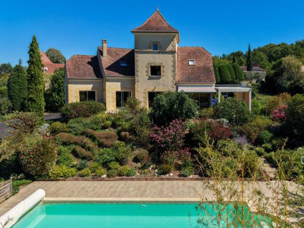 Maison contemporaine - Gourdon Secteur Gourdon - Ravissante et spacieuse Demeure Contemporaine avec pigeonnier sur 4807 m² arborés avec piscine et belle vue