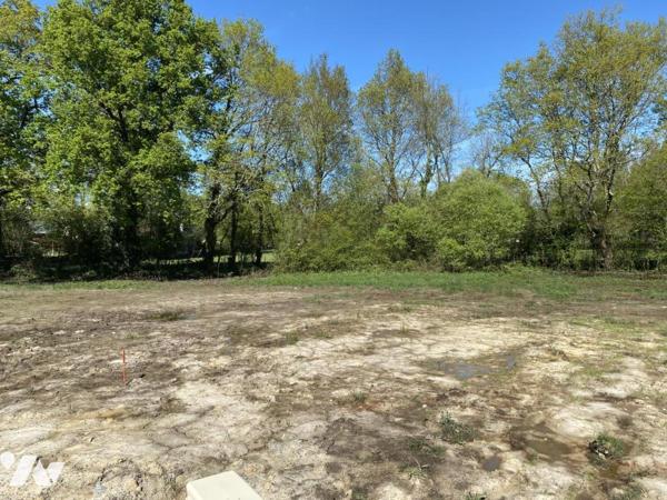 BESNE - Centre / Terrains à bâtir viabilisés / LIBRE DE CONSTRUCTEUR