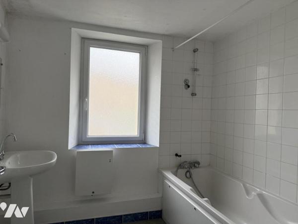 Immeuble  ancien rénové composé de deux logements