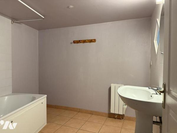 Immeuble  ancien rénové composé de deux logements