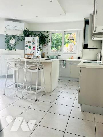 LES HAUTS DE SEYSSINS : Appartement T4 + cave + parking. Garage en plus