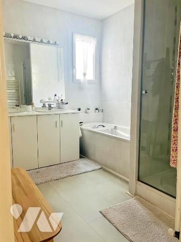 LES HAUTS DE SEYSSINS : Appartement T4 + cave + parking. Garage en plus