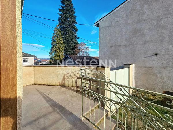 Maison à rénover à BAS EN BASSET sur terrain clos de mur 470 m².