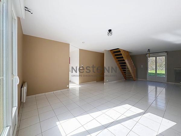 Maison deux chambres et un bureau