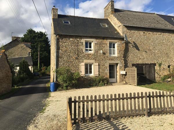 A VENDRE Jolie maison en pierres avec dépendances à Languédias