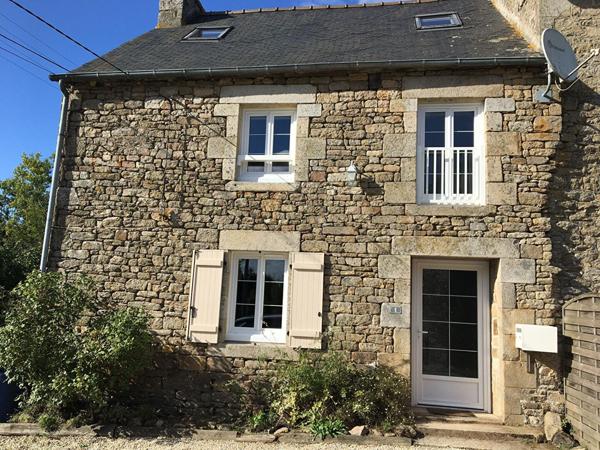 A VENDRE Jolie maison en pierres avec dépendances à Languédias