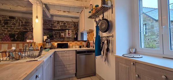 A VENDRE Jolie maison en pierres avec dépendances à Languédias