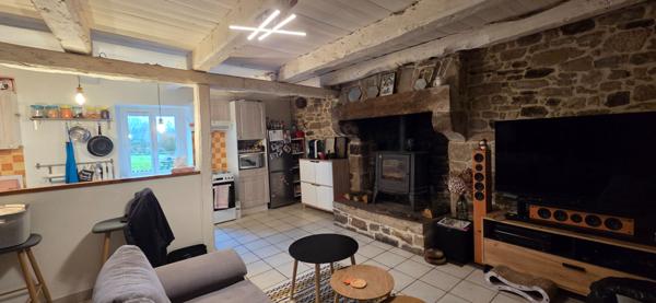 A VENDRE Jolie maison en pierres avec dépendances à Languédias