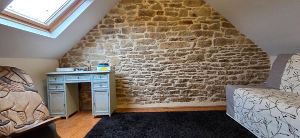 A VENDRE Jolie maison en pierres avec dépendances à Languédias