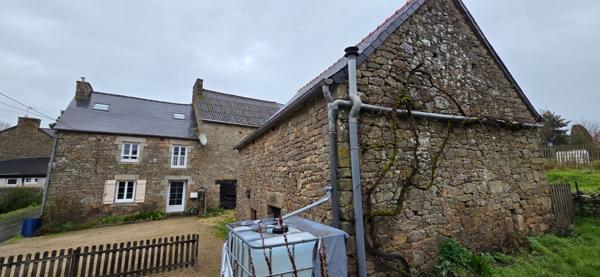 A VENDRE Jolie maison en pierres avec dépendances à Languédias