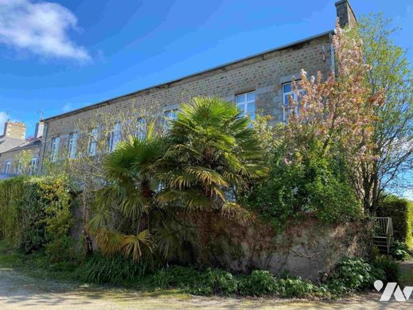 Proche centre ville de FLERS: Ensemble de 3 immeubles avec garages  