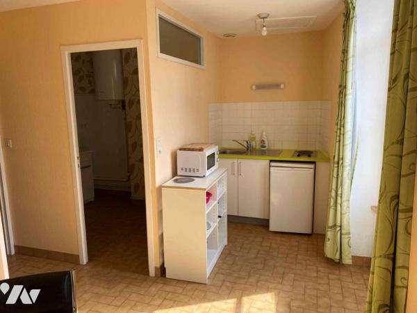 Proche centre ville de FLERS: Ensemble de 3 immeubles avec garages  