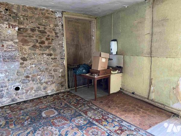 Proche centre ville de FLERS: Ensemble de 3 immeubles avec garages  