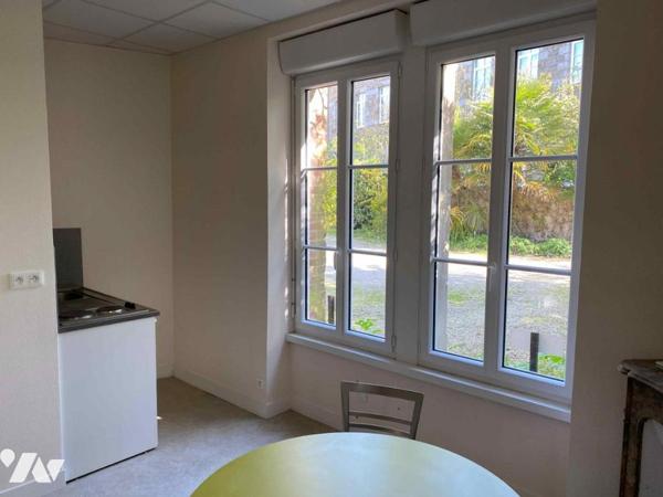 Proche centre ville de FLERS: Ensemble de 3 immeubles avec garages  