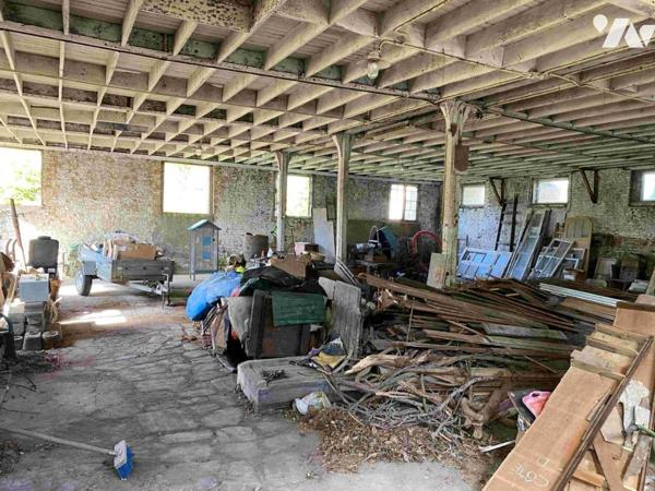 Proche centre ville de FLERS: Ensemble de 3 immeubles avec garages  