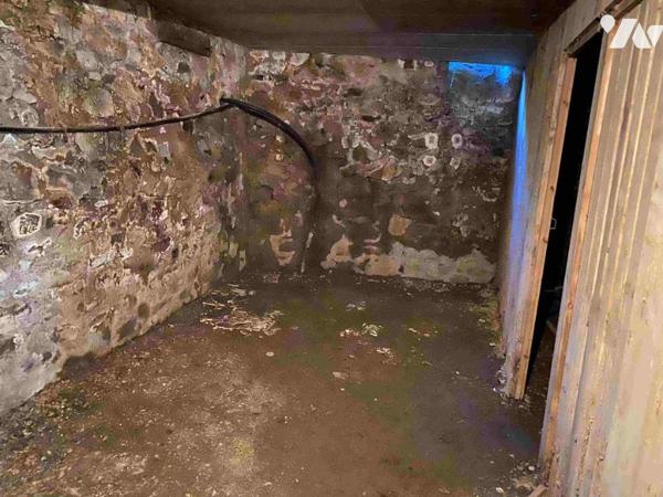 Proche centre ville de FLERS: Ensemble de 3 immeubles avec garages  