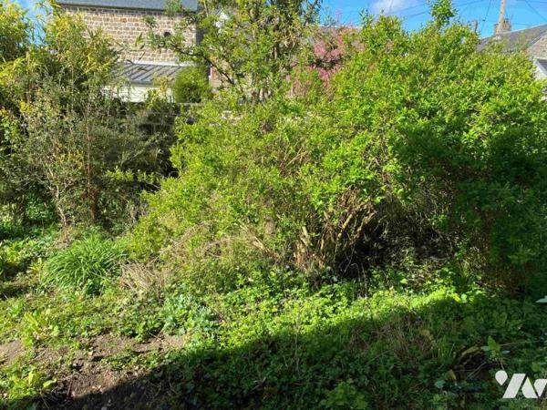 Proche centre ville de FLERS: Ensemble de 3 immeubles avec garages  