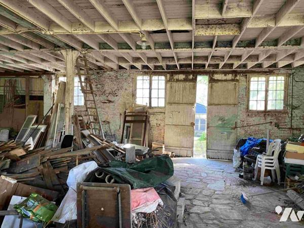 Proche centre ville de FLERS: Ensemble de 3 immeubles avec garages  