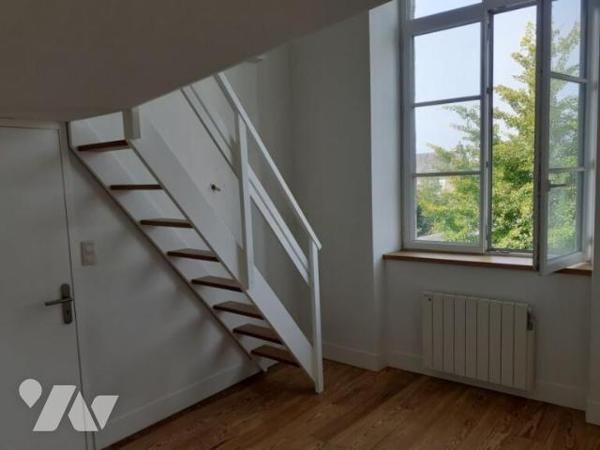 Proche centre ville de FLERS: Ensemble de 3 immeubles avec garages  