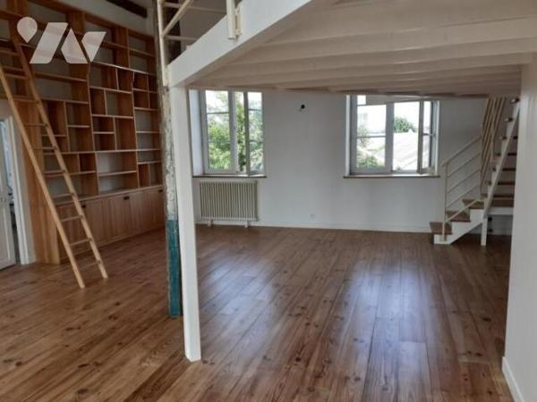 Proche centre ville de FLERS: Ensemble de 3 immeubles avec garages  