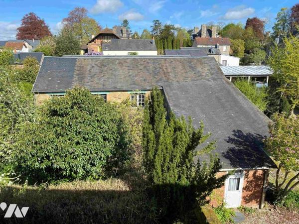 Proche centre ville de FLERS: Ensemble de 3 immeubles avec garages  