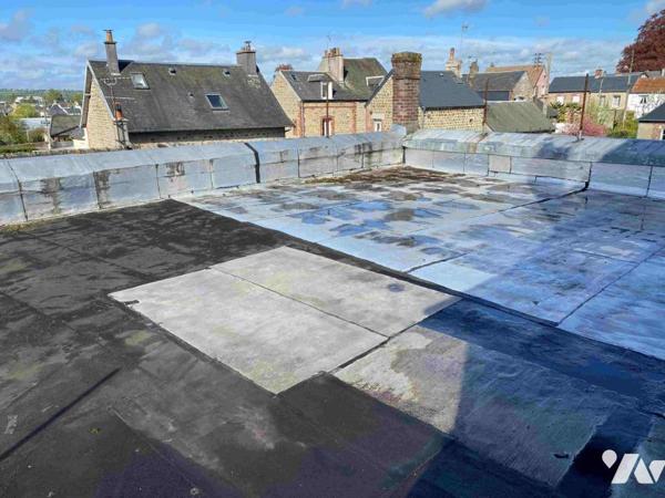 Proche centre ville de FLERS: Ensemble de 3 immeubles avec garages  
