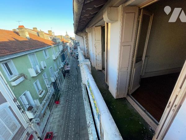 Tarbes – Place Verdun | Appartement de charme avec balcon à rénover entièrement
