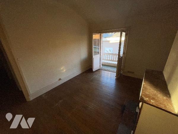 Tarbes – Place Verdun | Appartement de charme avec balcon à rénover entièrement