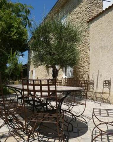 ISLE SUR LA SORGUE - ENSEMBLE IMMOBILIER - 372 M2 - PARC - - -6600M2 - PISCINE - 1 460 000