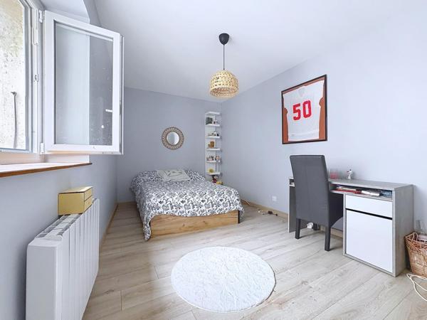 Duplex T4, entièrement rénové, avec terrasse au cœur de Voiron