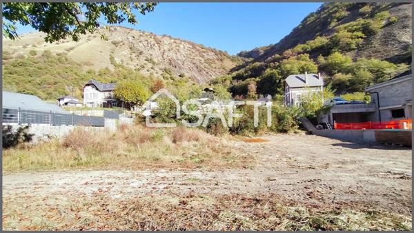 Terrain 653 m² viabilisé et borné