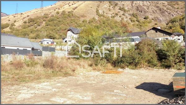 Terrain 653 m² viabilisé et borné